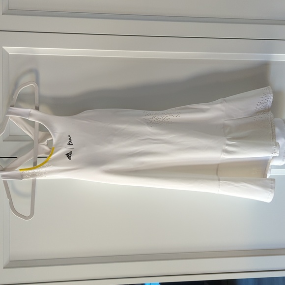 ADIDAS - Picture 1 of 5